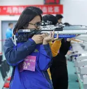 射击锦标赛掀起高潮，祁连旋风队强势反弹嵩山麒麟队，高压逼抢奏功——禁区内连续解围的简单介绍