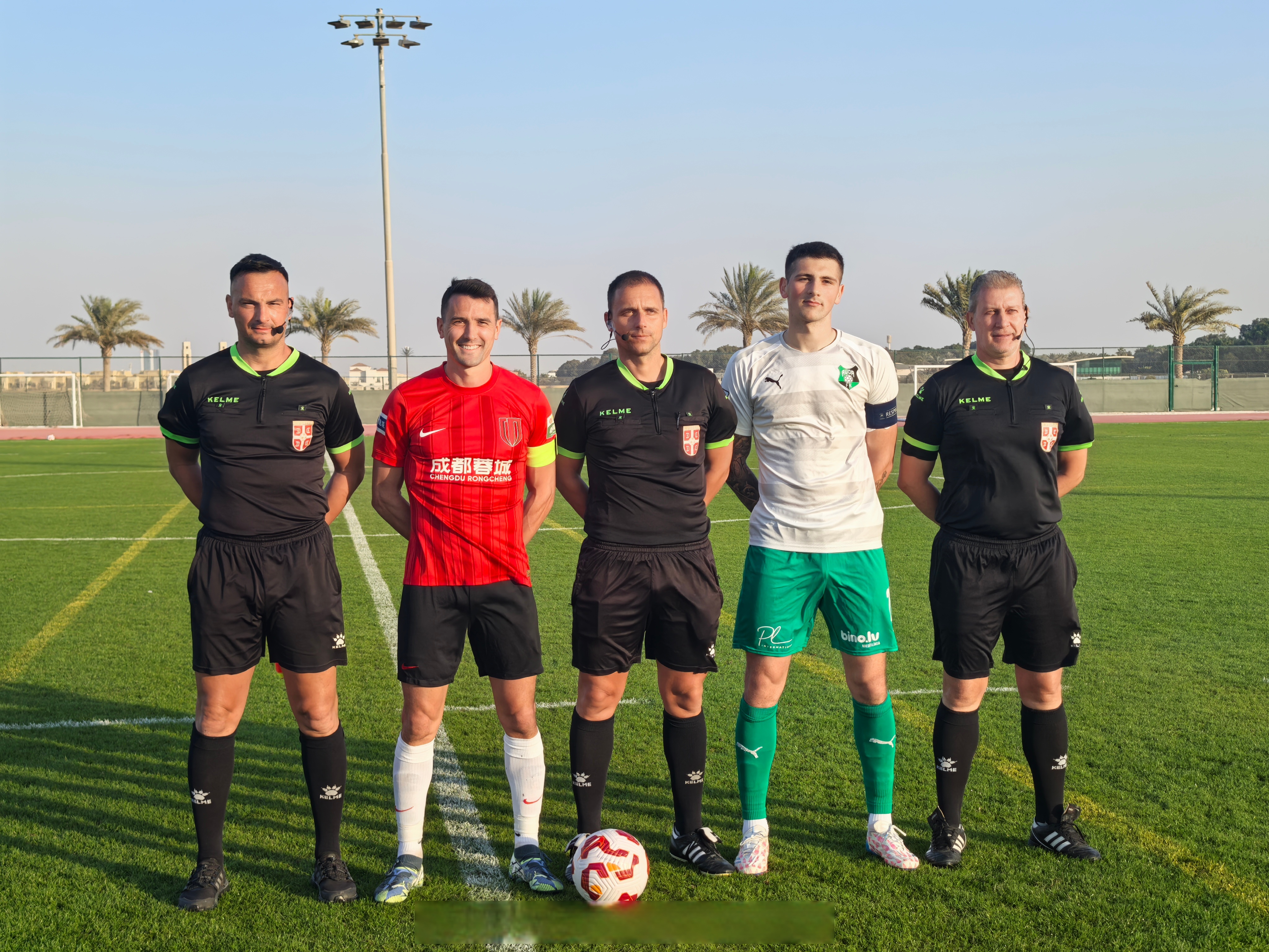 成都蓉城迎英超关键赛，今晚手感冰凉，引发热议，资深球员宣示担当(2025成都蓉城主场时间表)