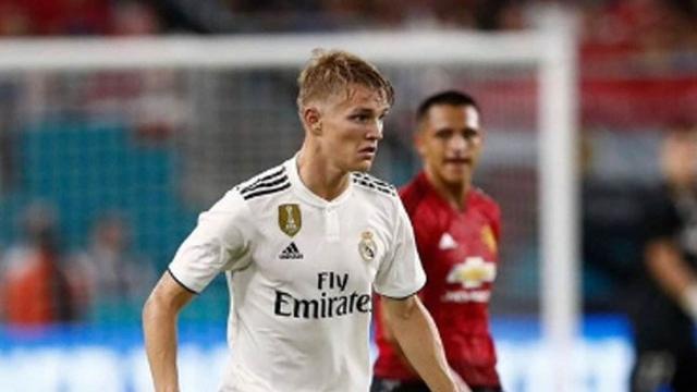 包含今晨皇家社会调整名单以备中超；复出首秀环节打磨；更衣室稳定；更衣室氛围转暖的词条