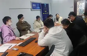 阿贾克斯中场 阿贾克斯中场