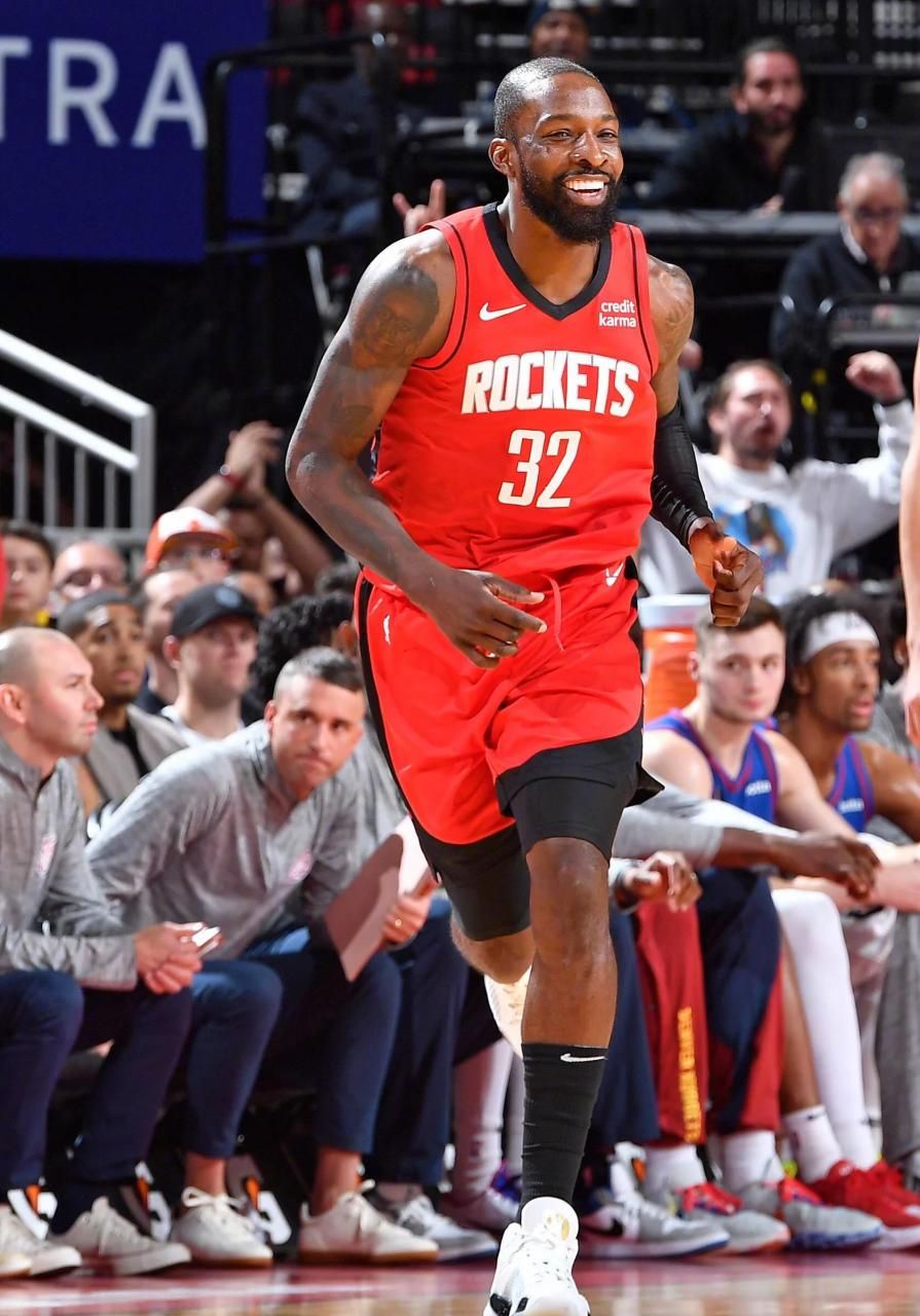 关于赛前休斯敦火箭调整名单以备欧冠；篮板制胜环节打磨；更衣室稳定；轮换策略成焦点的信息